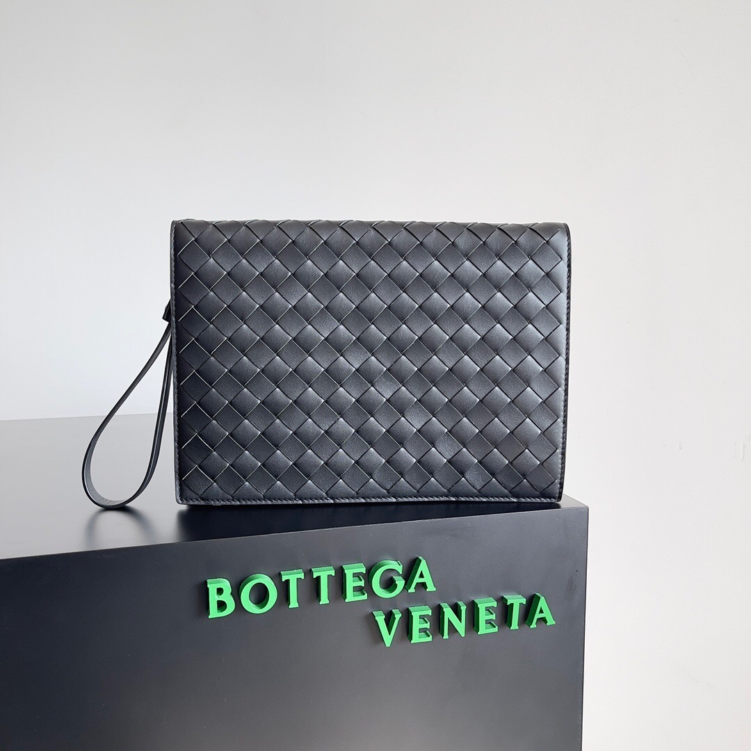 Bottega Veneta Intrecciato Document Case in black leather