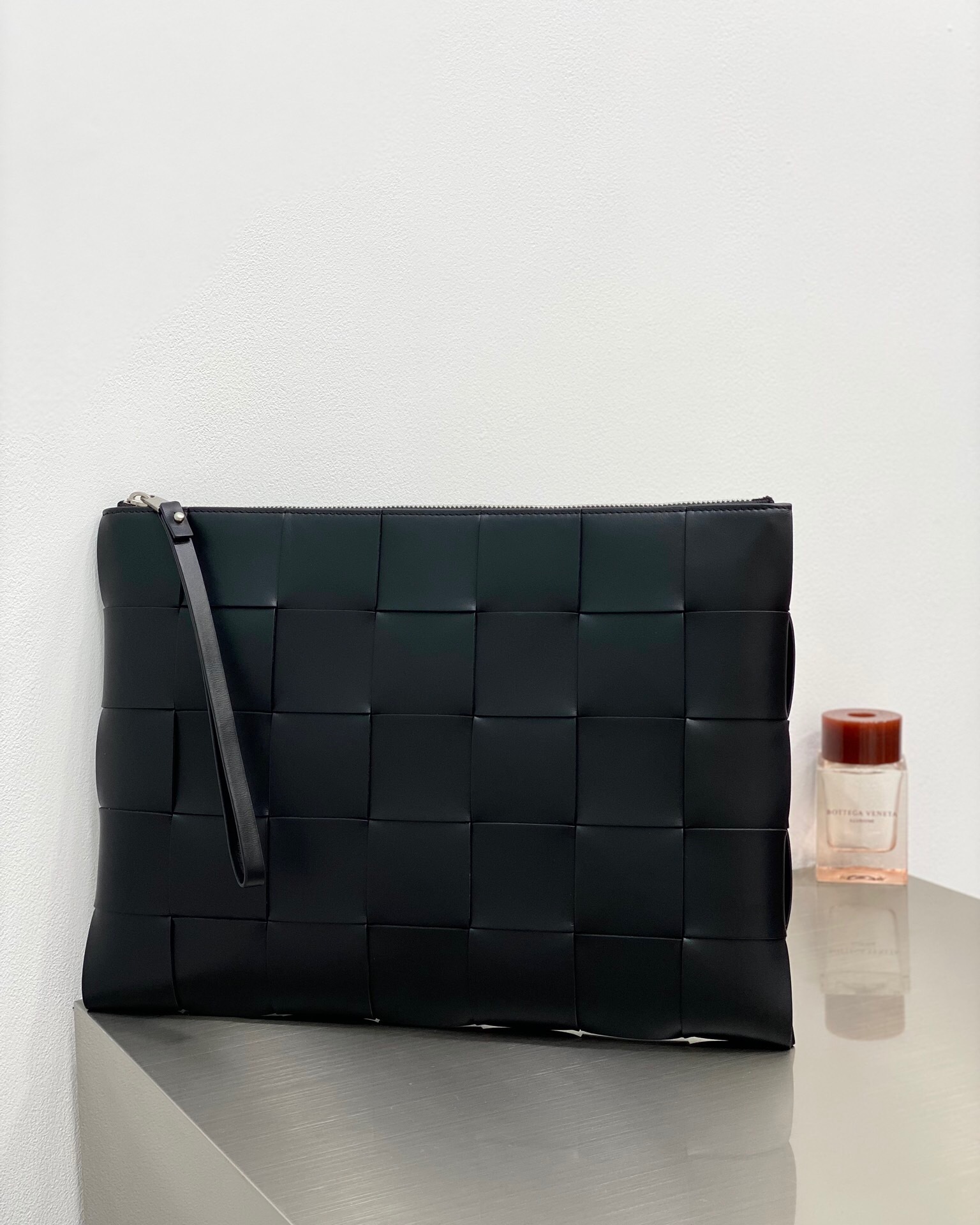 Bottega Veneta Intrecciato leather pouch in black
