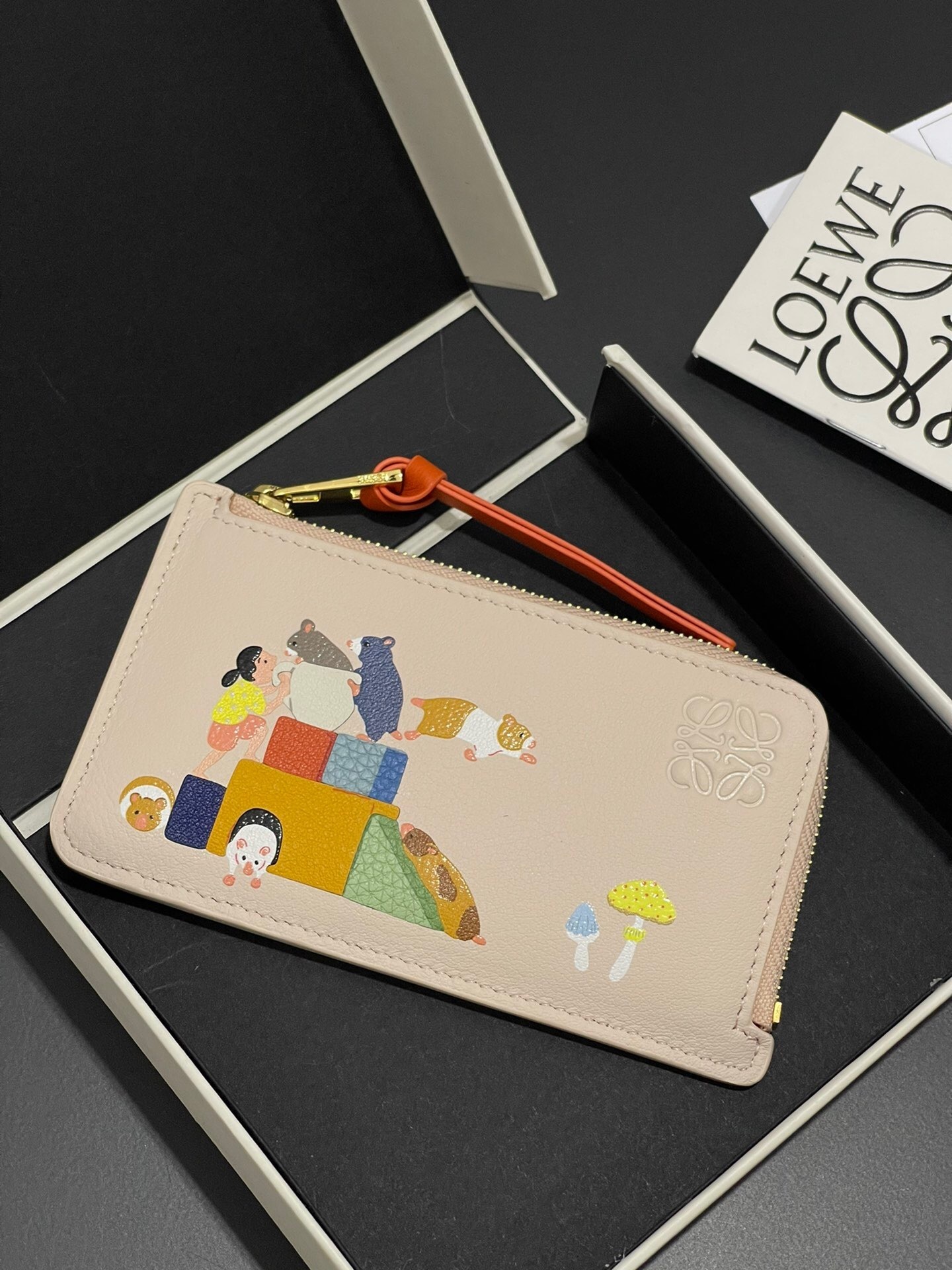 LOEWE x Suna Fujita leather hamster card holder Talc cow leather