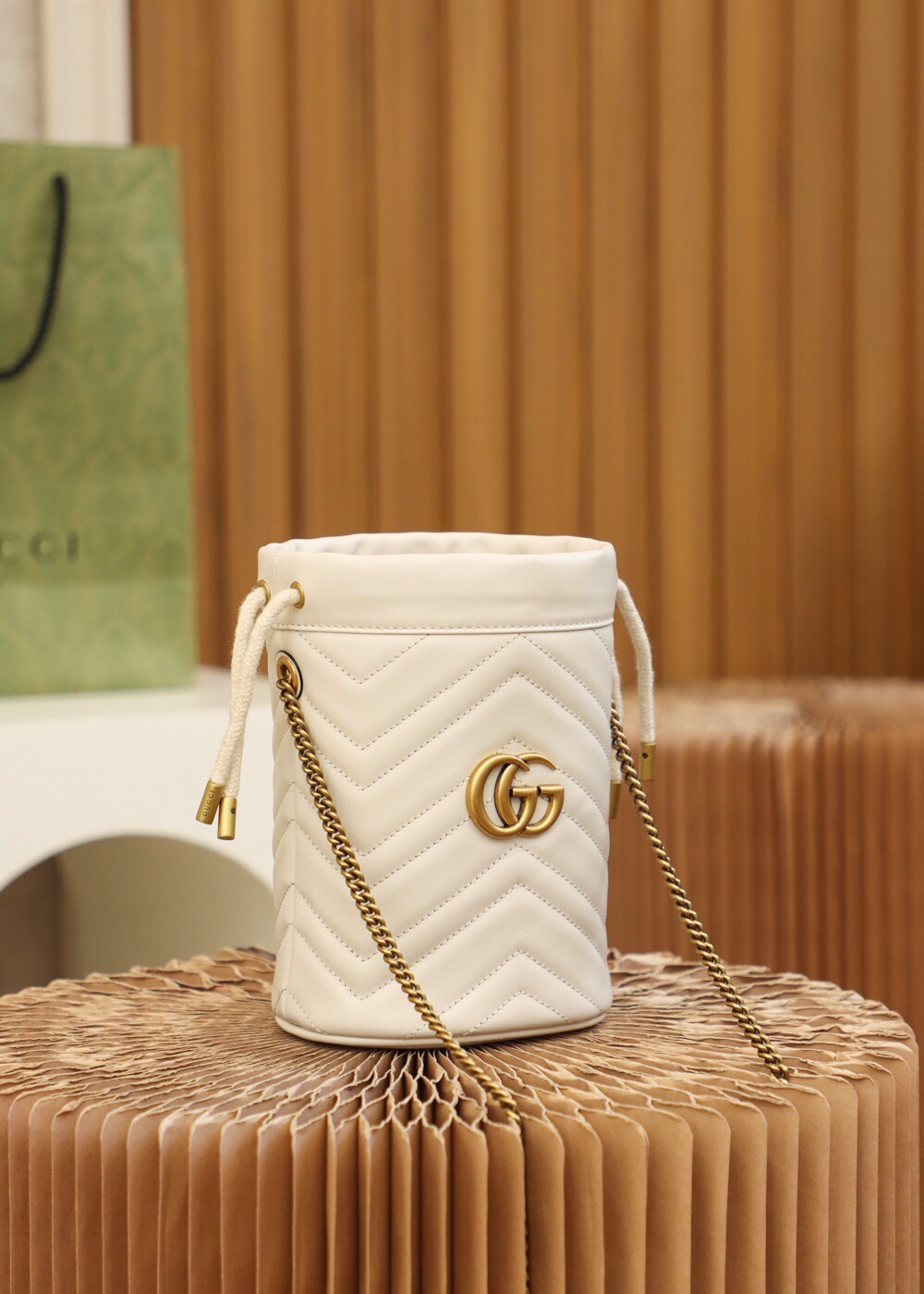 Gucci ?? ??????? White 575163 Size 19??*17??