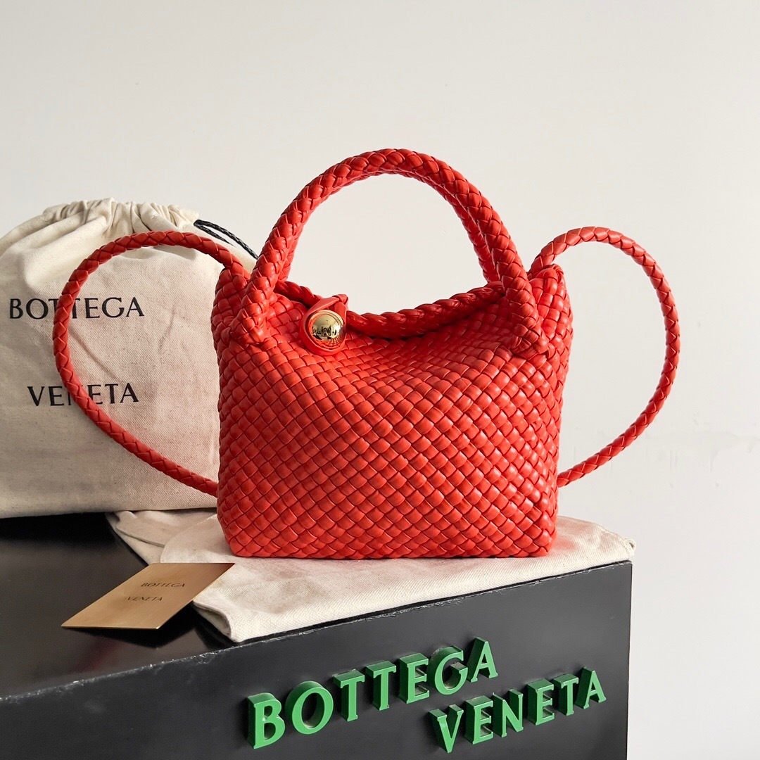 Bottega Veneta Small Tosca bag in red intrecciato leather