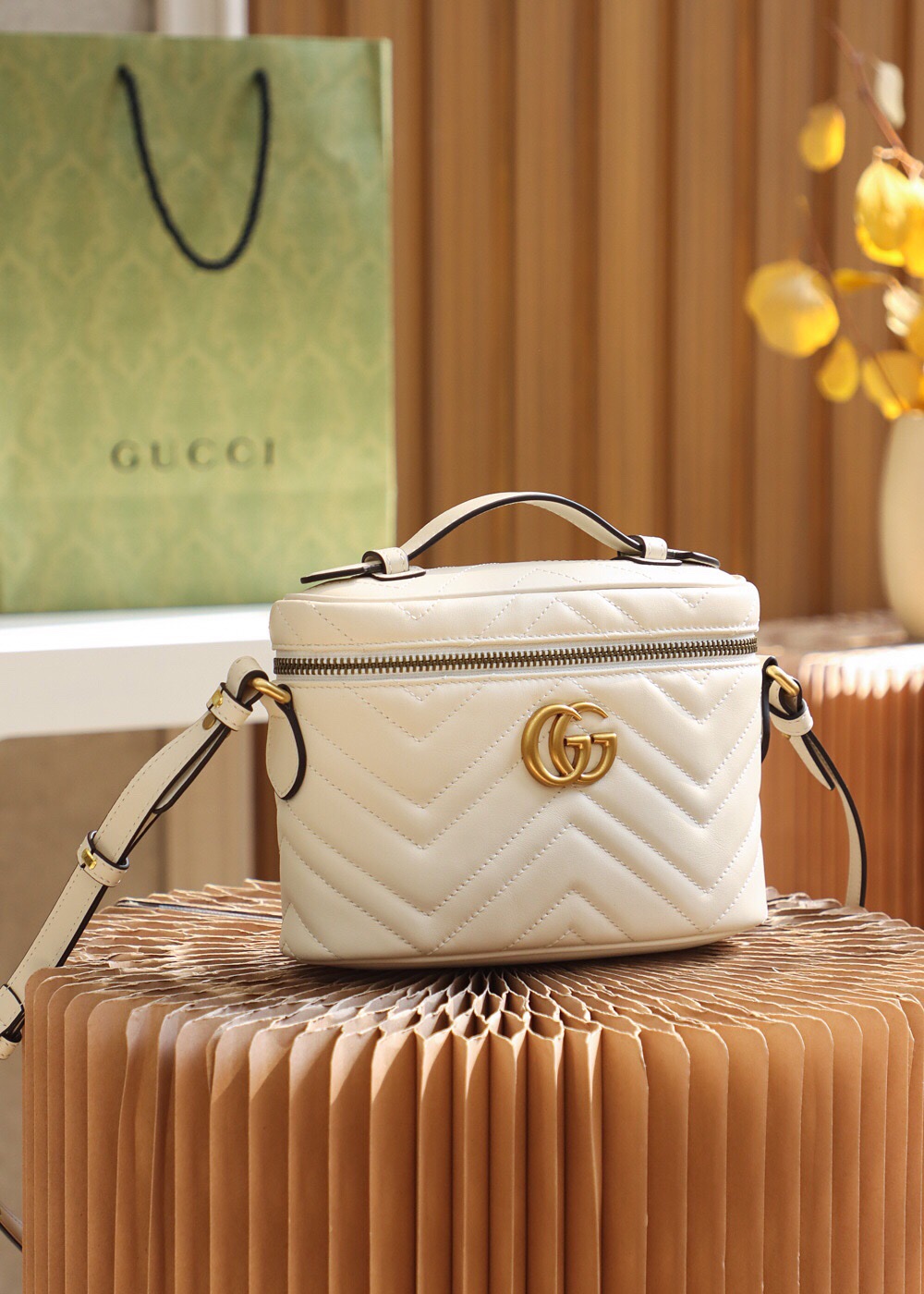 Gucci ?? ??????? 672253 White Size 19*13*7??