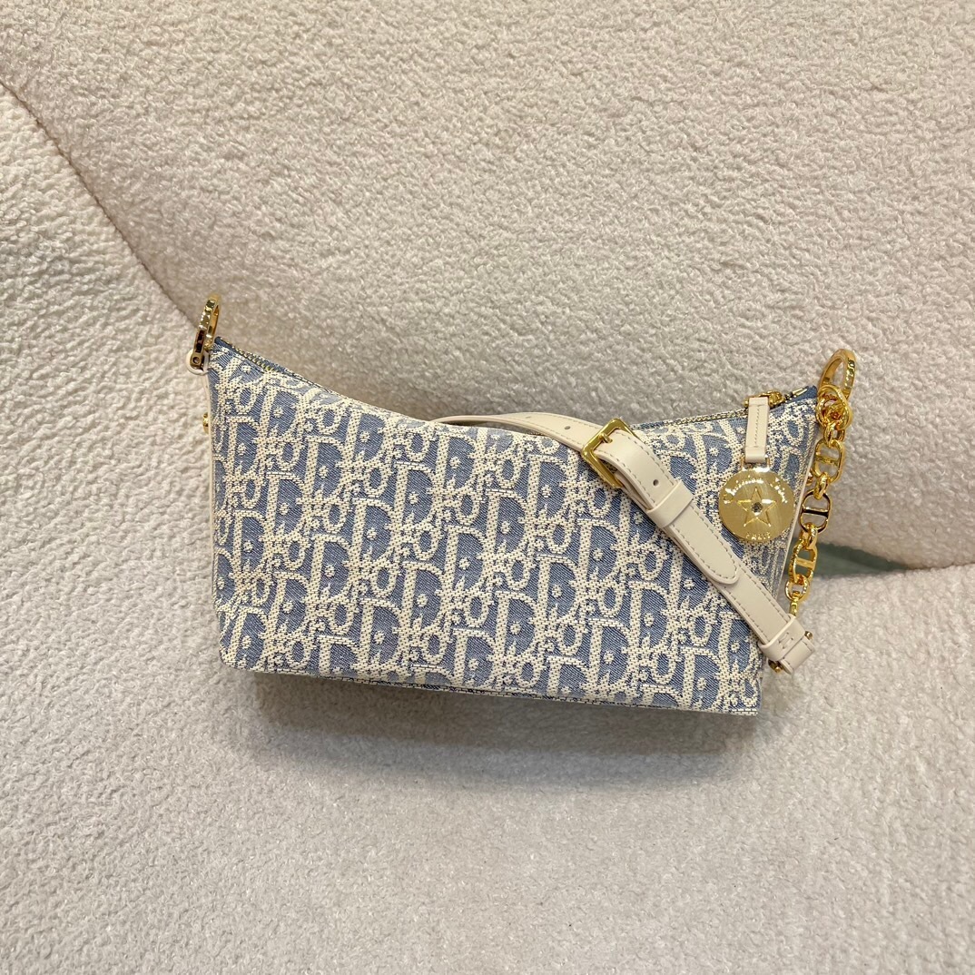 Dior star Hobo Bag with Chain in blue denim Dior Oblique jacquard