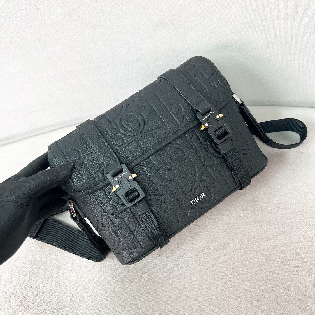 Dior Hit the Road Messenger Bag in black Dior Gravity leather and black grained calfskin