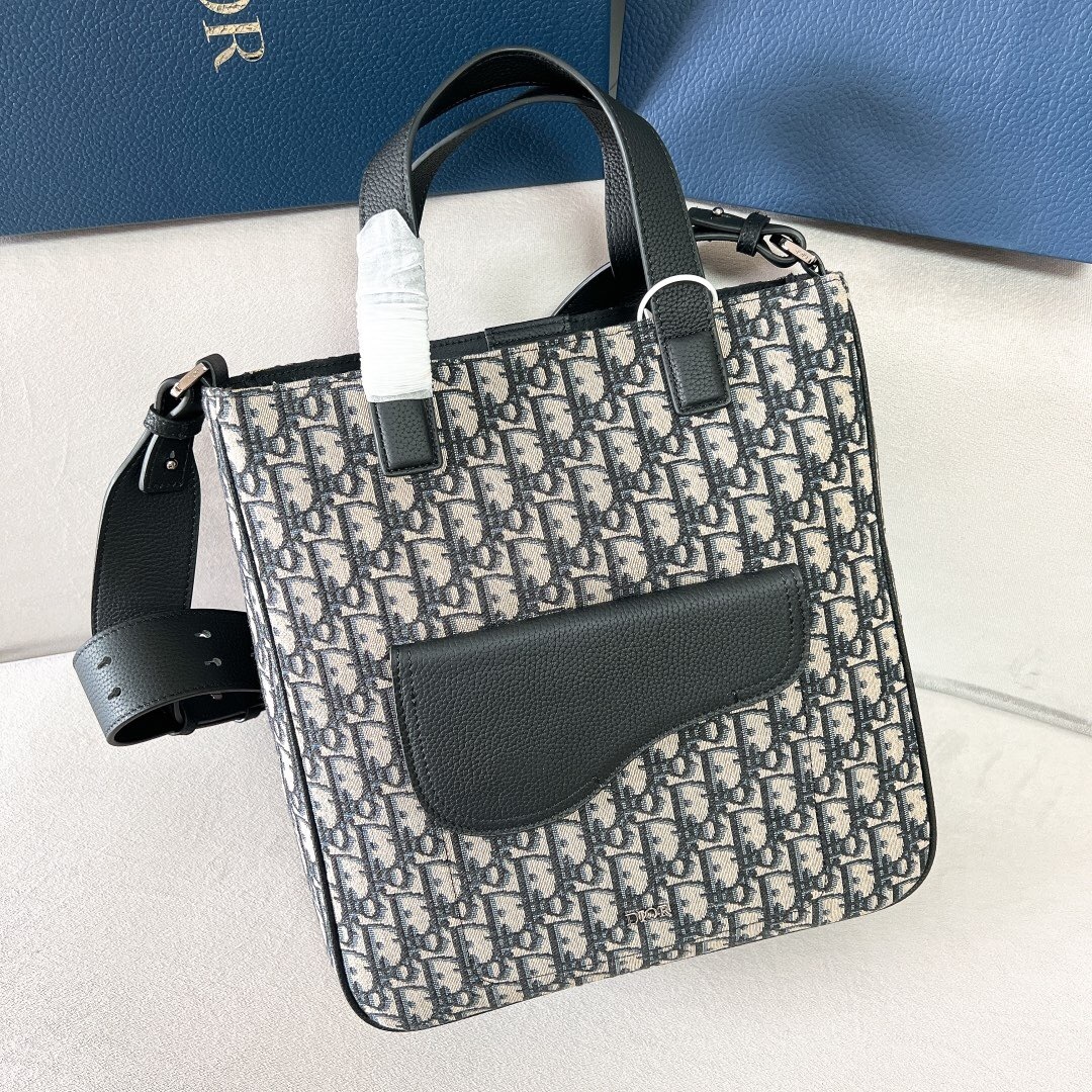 Dior Saddle Tote Bag in beige and black Dior Oblique jacquard
