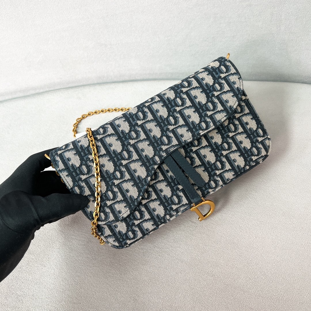 Dior Saddle Pouch with Chain in blue Dior Oblique jacquard.