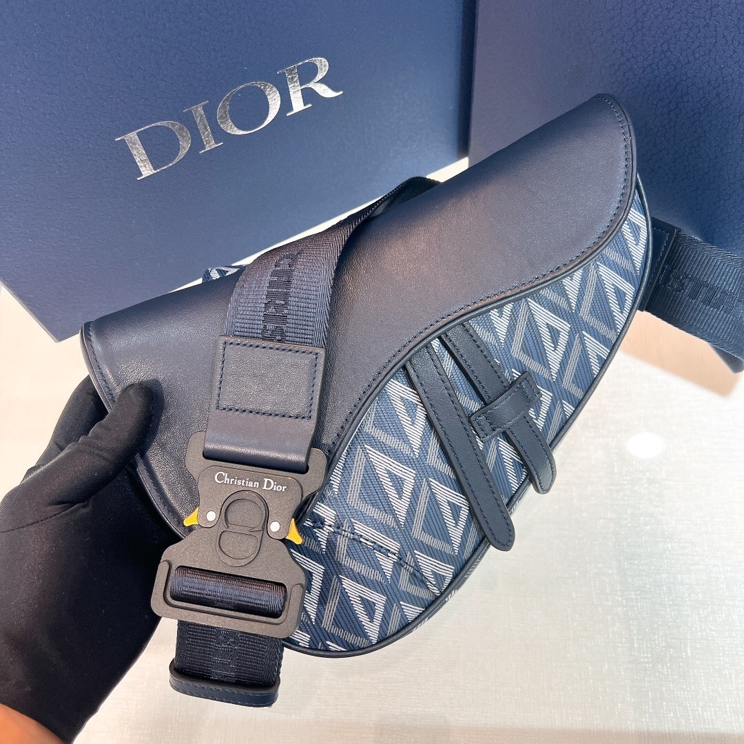 Dior Saddle Bag in blue Dior Oblique jacquard canvas