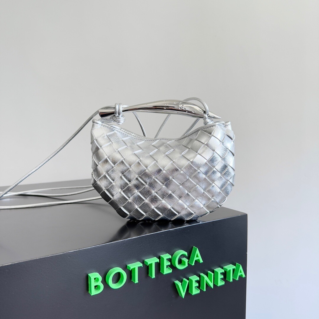 Bottega Veneta Sardine bag in silver intrecciato metallic leather