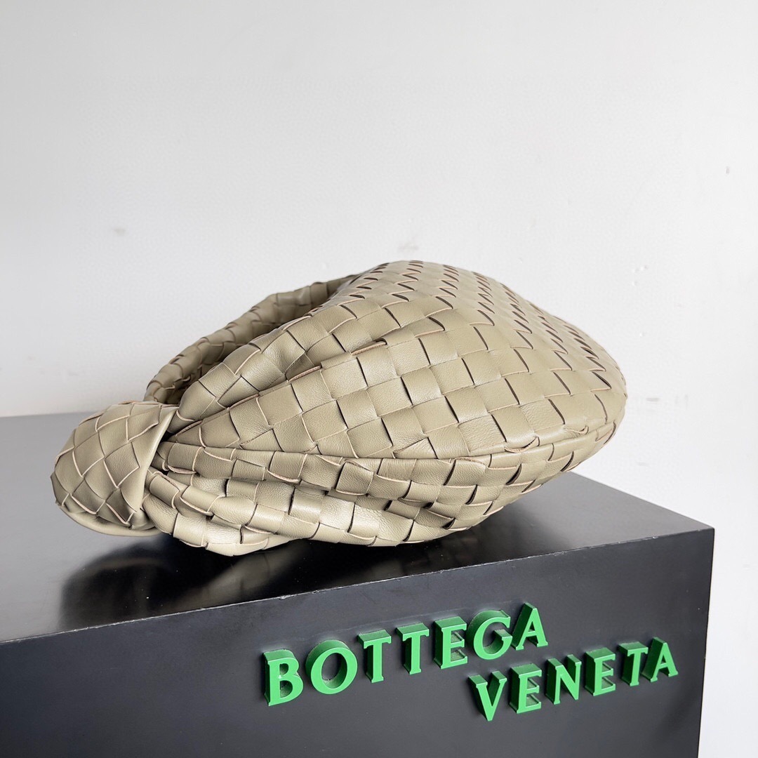 Bottega Veneta Jodie bag in beige