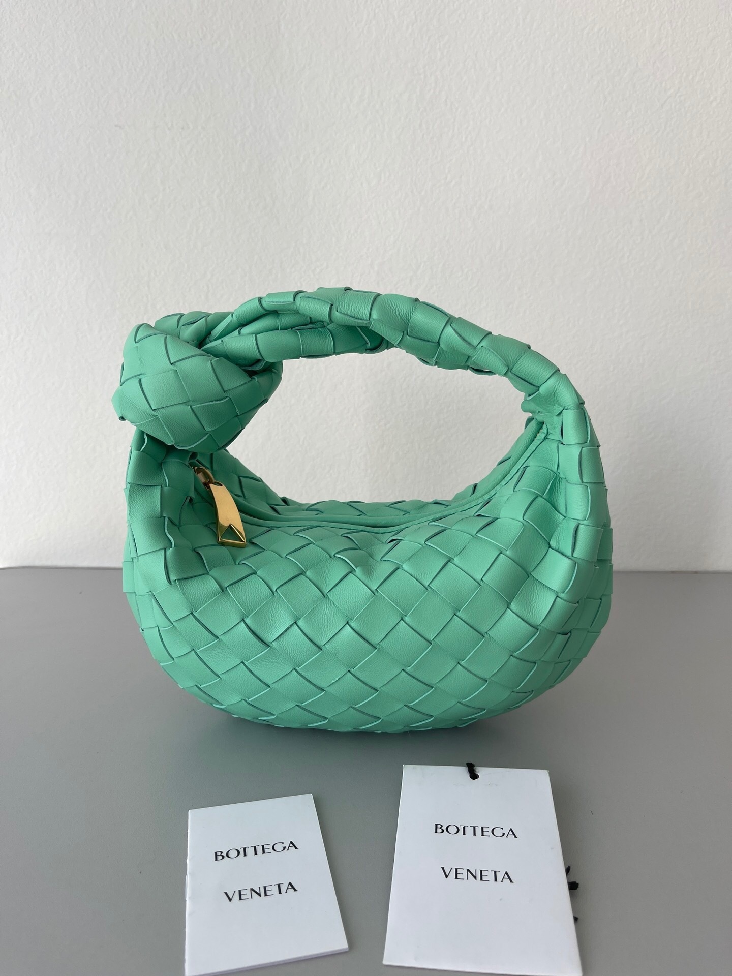 ottega Veneta Mini Jodie bag in green intrecciato leather with gold-finish hardware