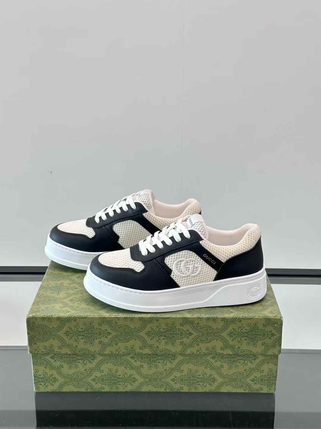 Gucci Re-Web trainer Sneaker in beige and blue GG canvas