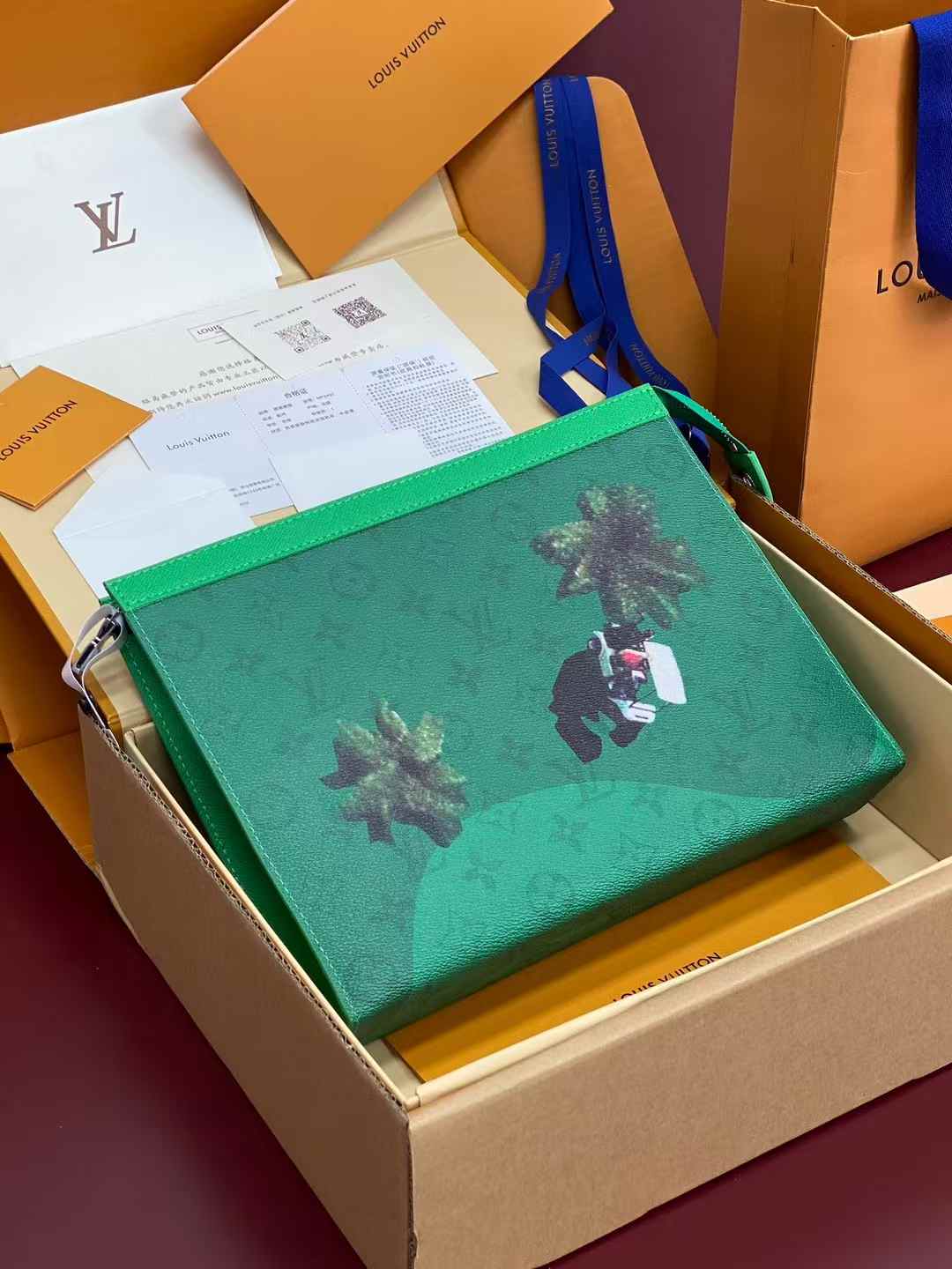 LV Pocket Organizer