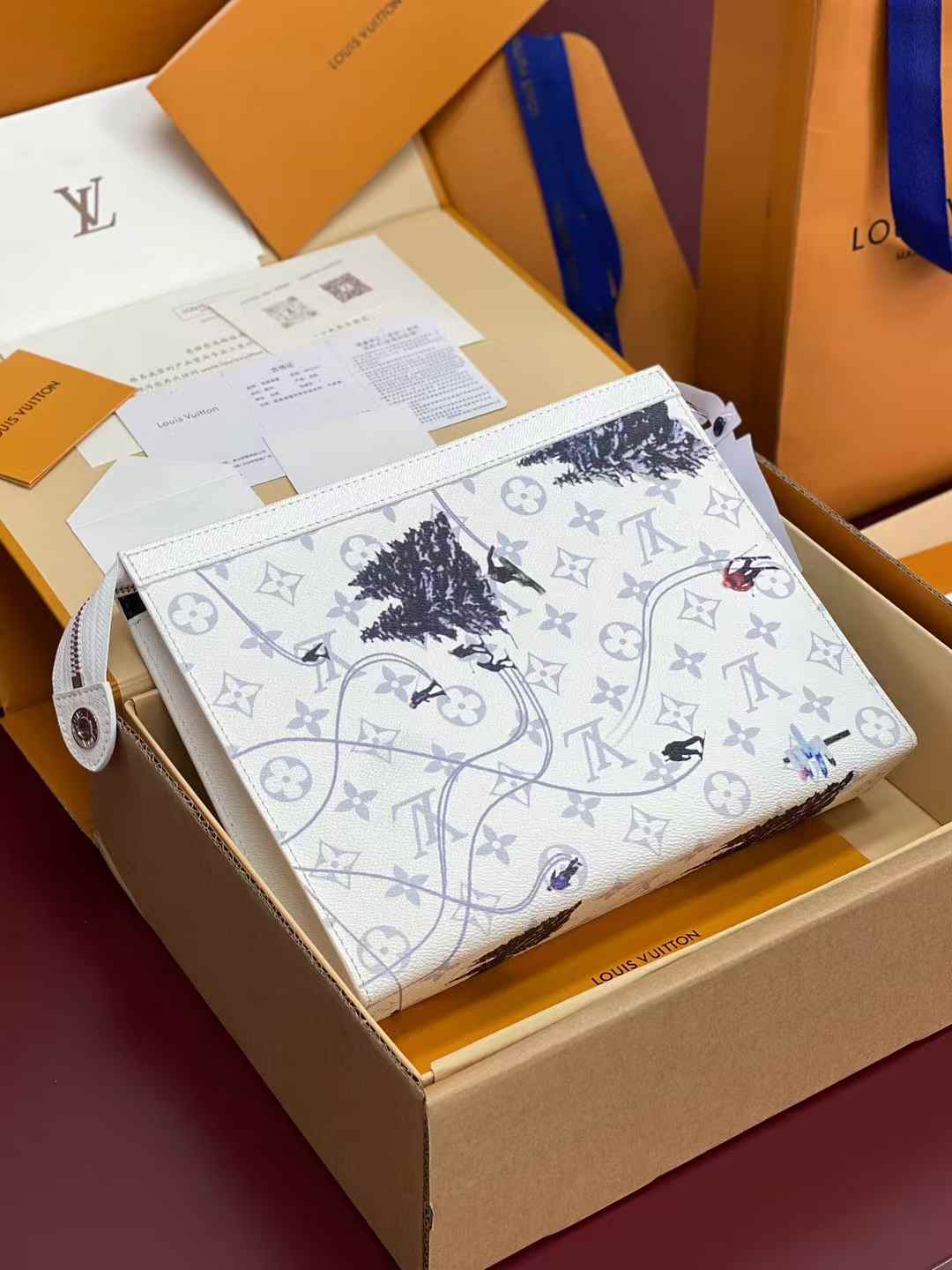LV Pochette Voyage GM