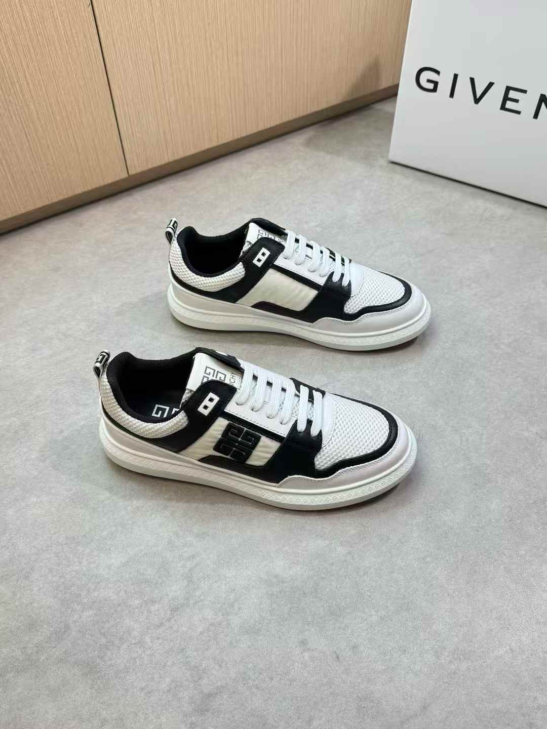 Givenchy G4 low sneakers in leather