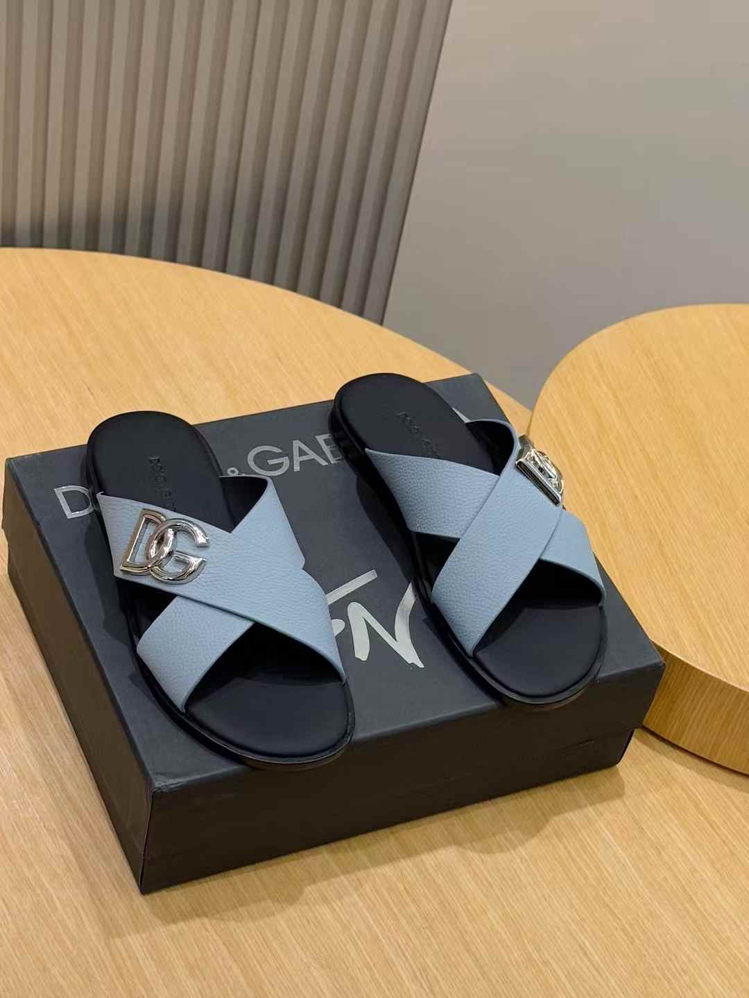 DG (Dolce & Gabbana) DG-logo leather men's sandals