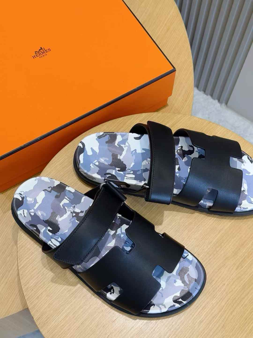 Hermès Chypre sandals with an anatomical rubber sole and adjustable strap