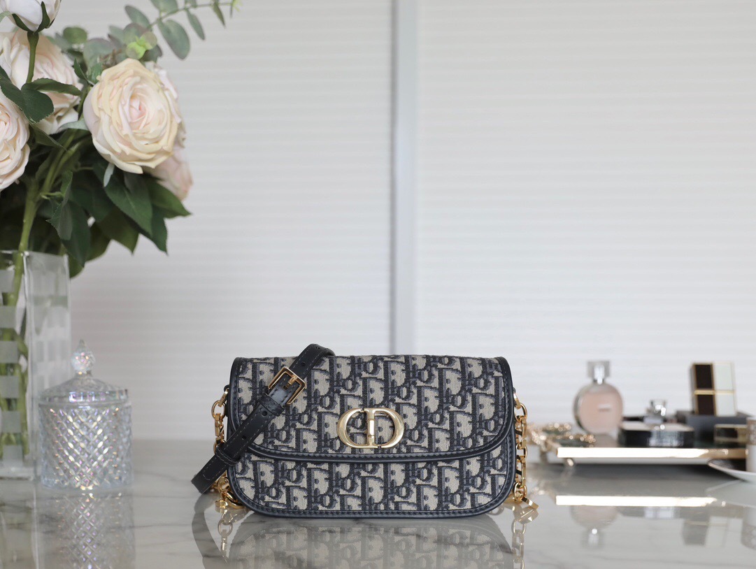 Dior 30 Montaigne Avenue bag in blue Dior Oblique jacquard