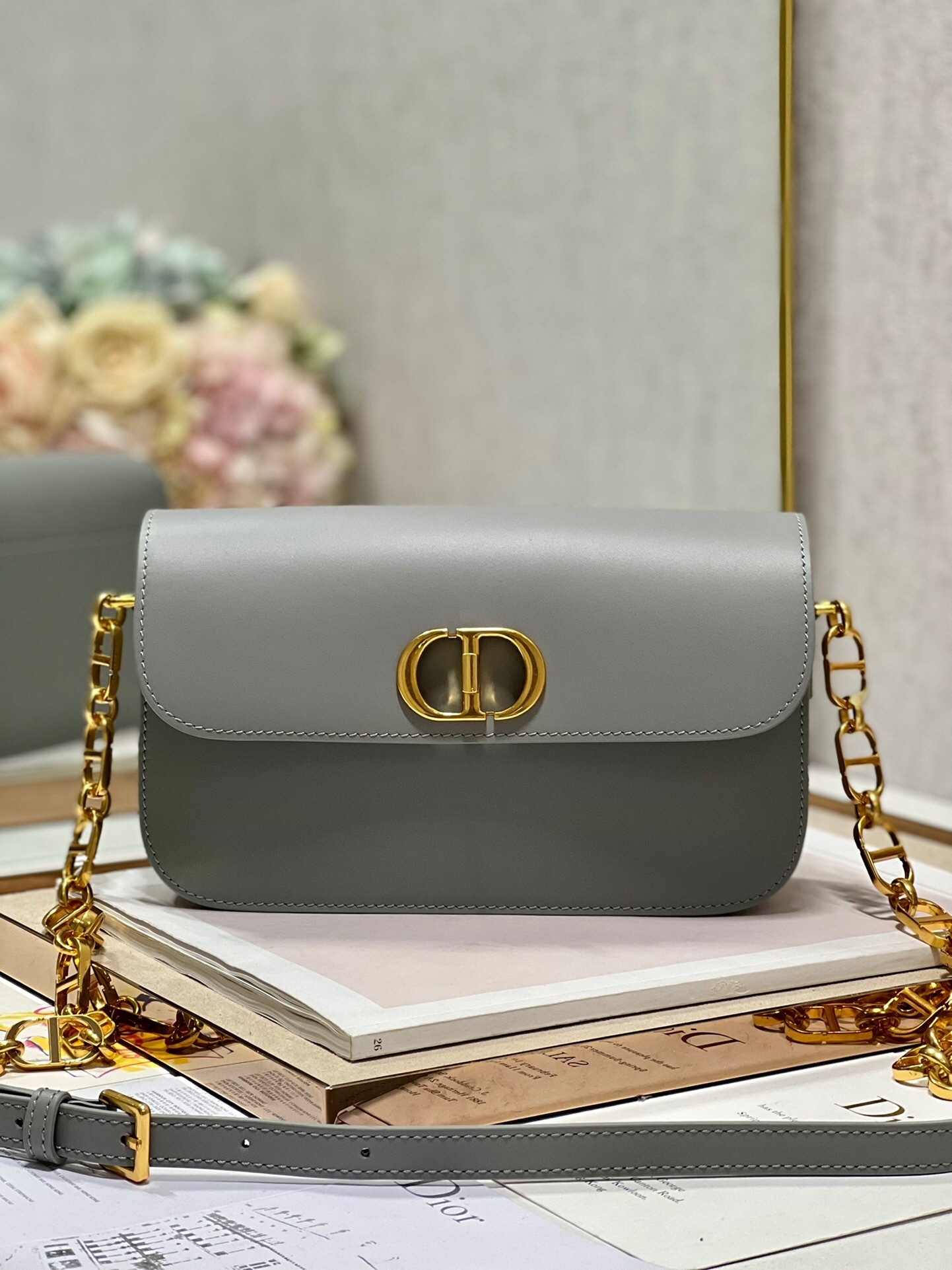 Dior 30 Montaigne Avenue bag in grey leather