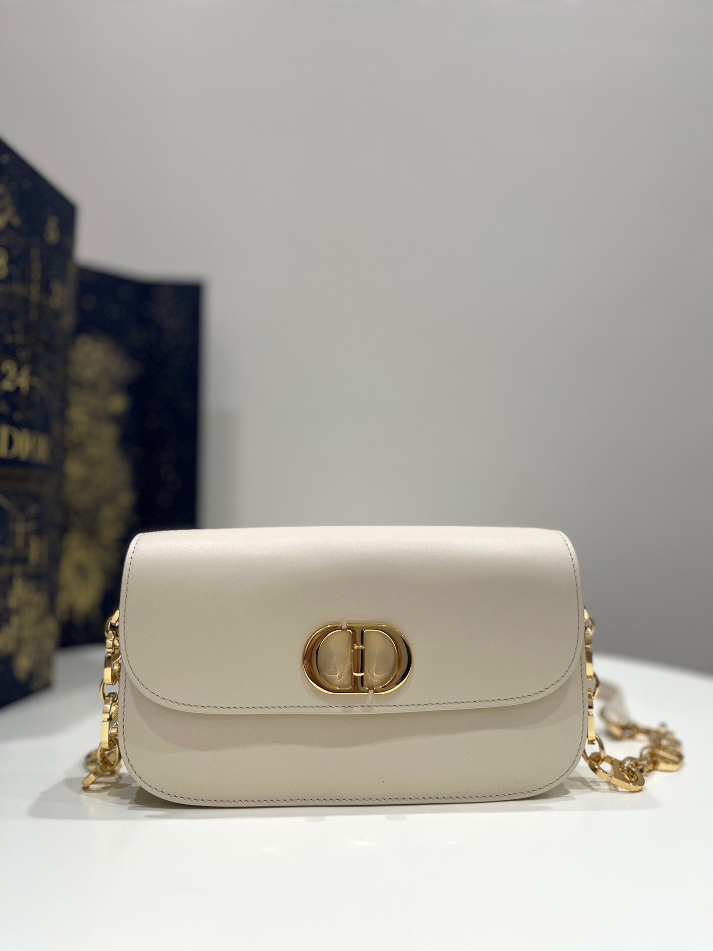 Dior 30 Montaigne Avenue bag in a dusty ivory color and box calfskin