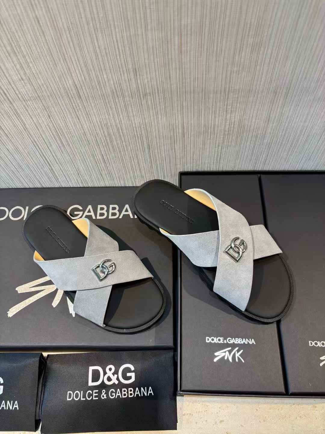 DG (Dolce & Gabbana) DG-logo suede Men's sandals