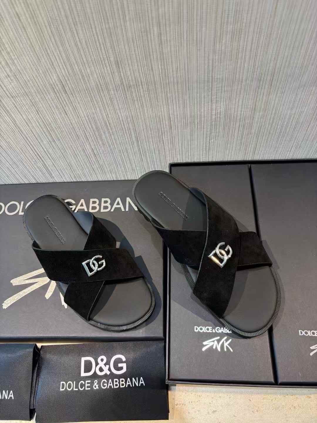 DG (Dolce & Gabbana) DG-logo suede sandals black