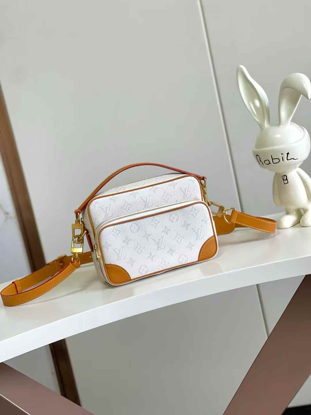 LV Shoulderbag Heritage Monogram Nil NM in off-white coated canvas with natural cowhide-leather trim