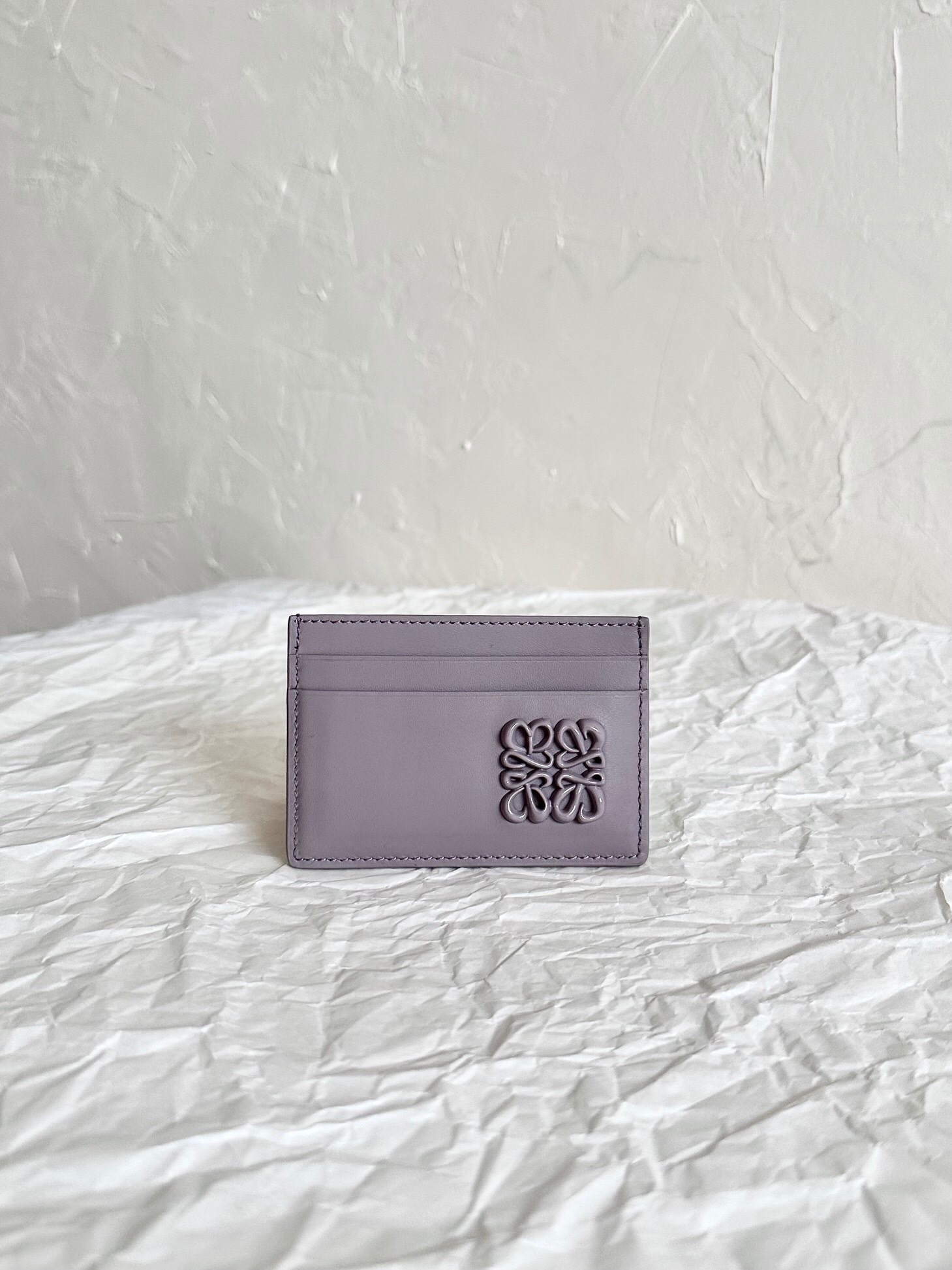 Loewe Anagram leather card holder in a pale aubergine glaze color
