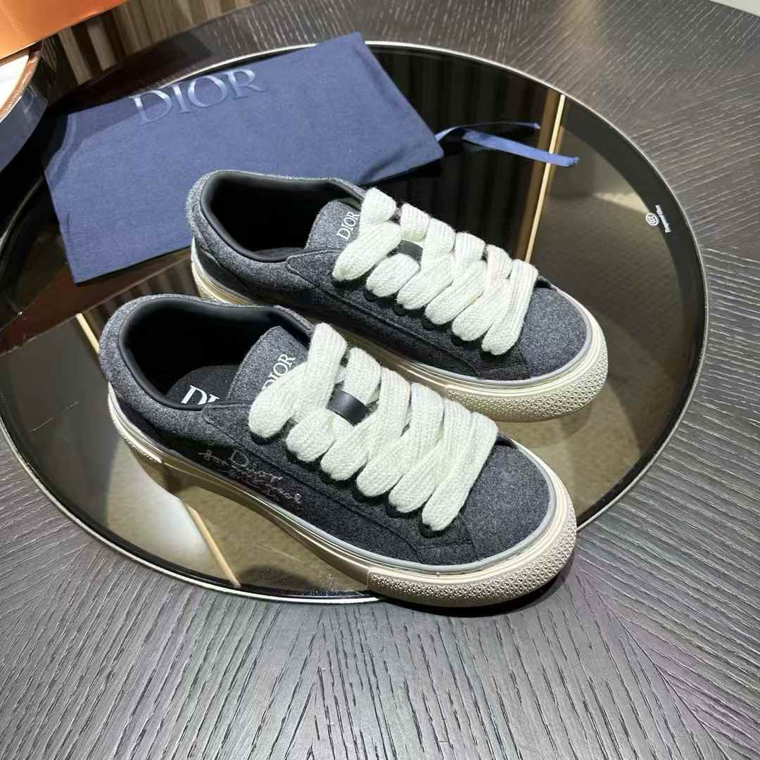 Dior B33 sneaker in black Oblique jacquard and smooth calfskin with wide white laces