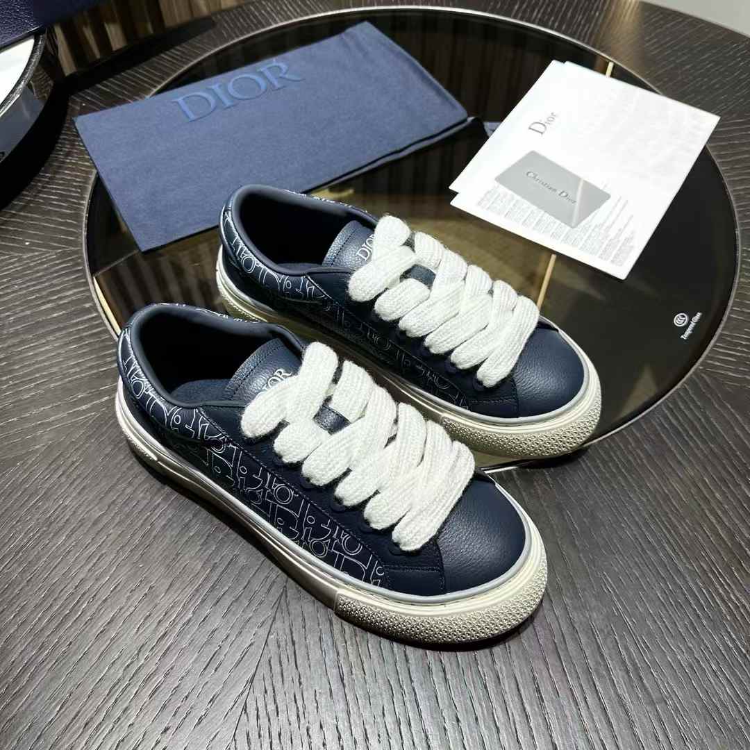 Dior B33 sneaker in navy blue and white Dior Oblique jacquard canvas with suede inserts
