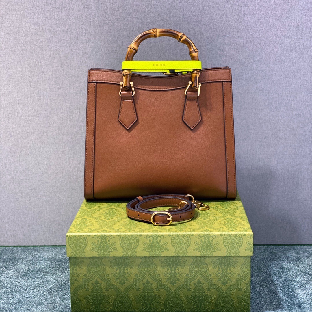 Gucci Diana tote bag with a bamboo handle and a Double G detail