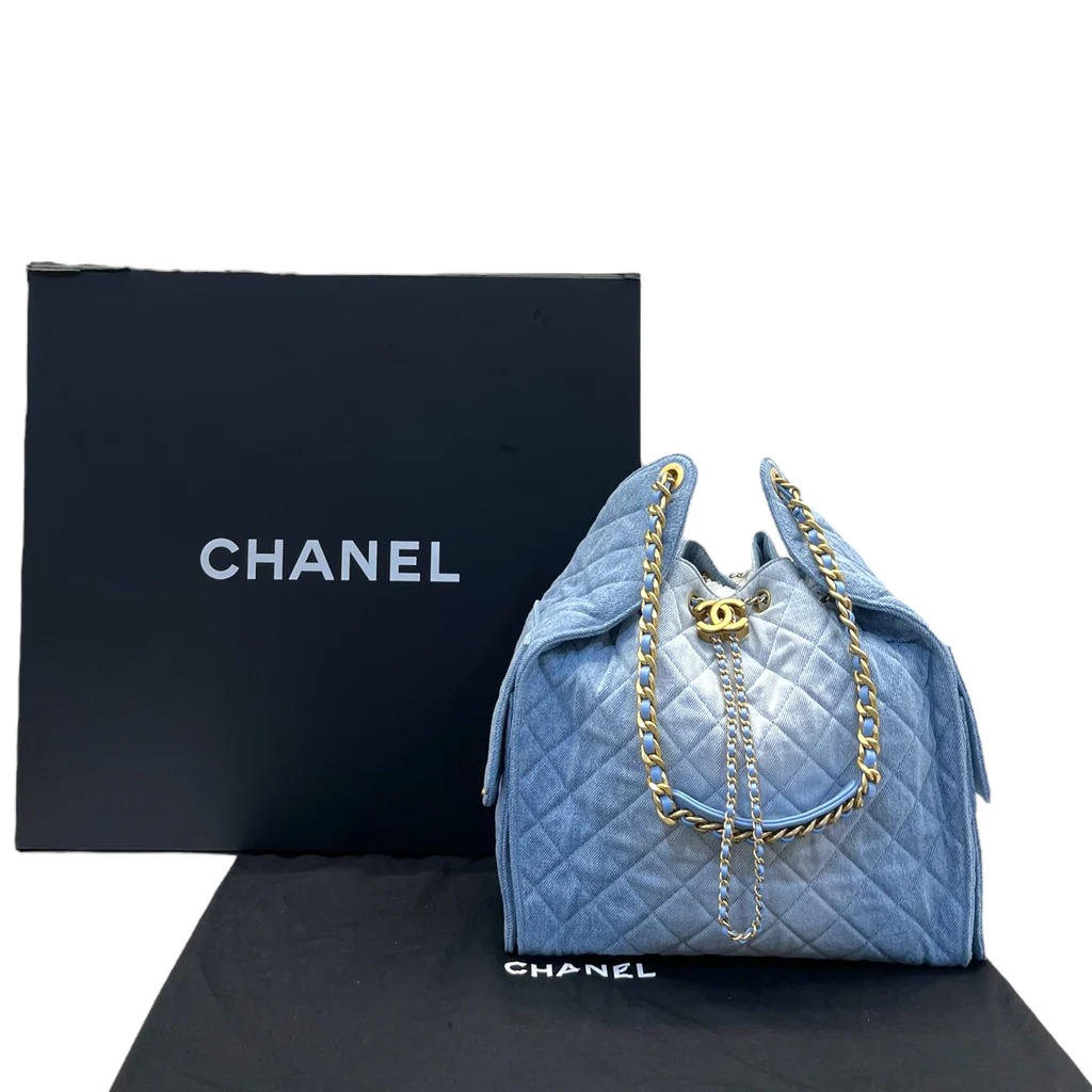 Chanel 25 Medium Handbag in blue caviar calfskin leather with aged gold hardware