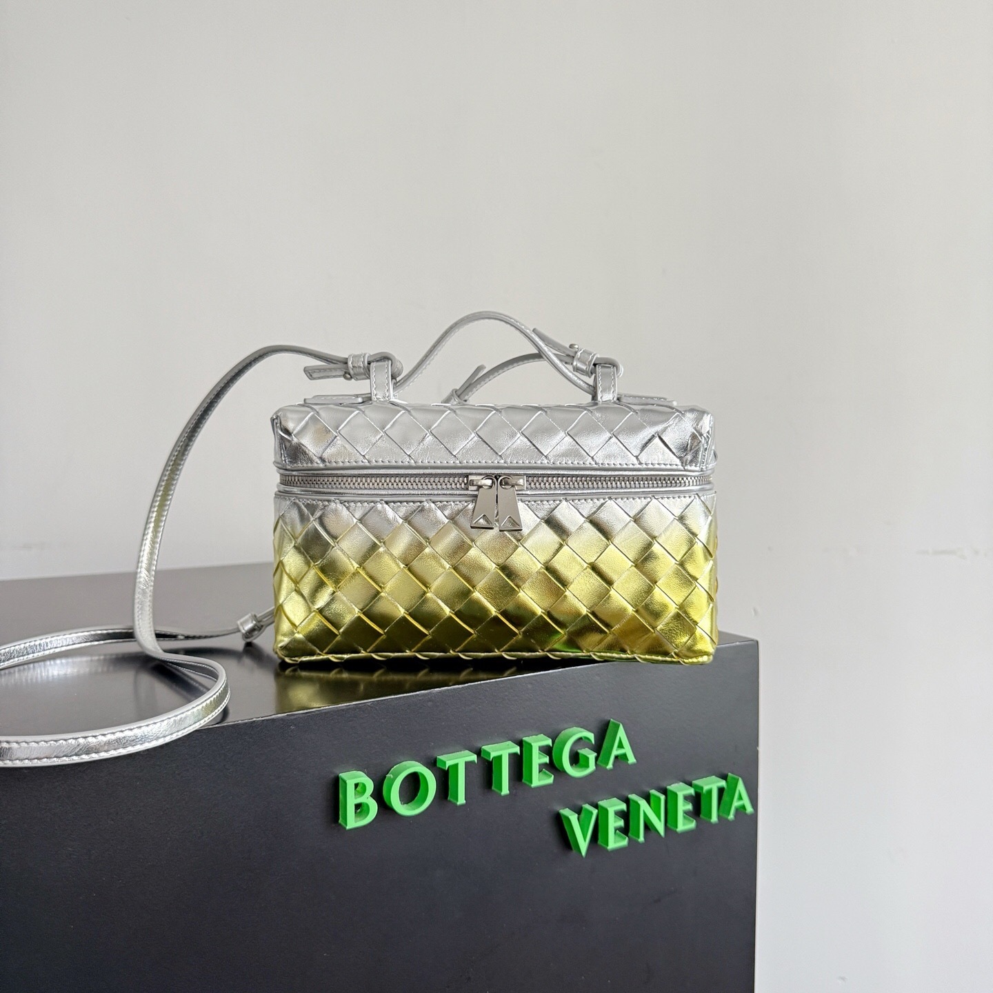 Bottega Veneta Bang Bang Intrecciato leather vanity bag