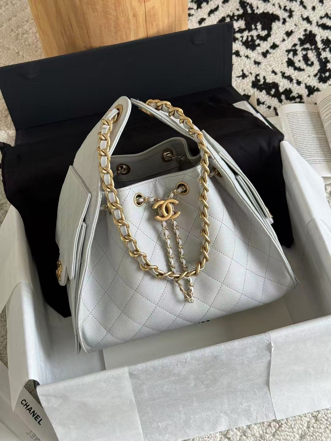 Chanel 25 small hobo bag light grey or white caviar leather antique gold hardware