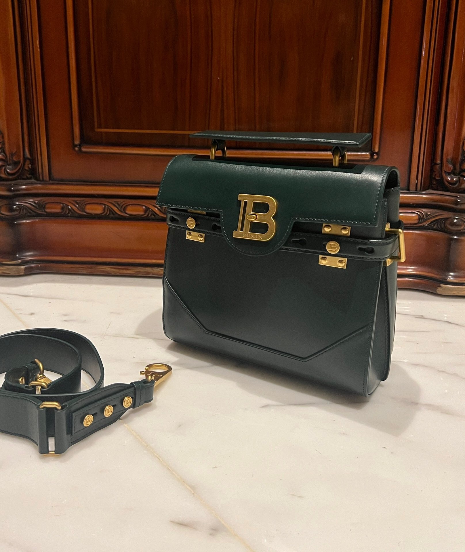 Balmain B-Buzz 23 tote bag in calf leather with a gold-tone B logo plaque