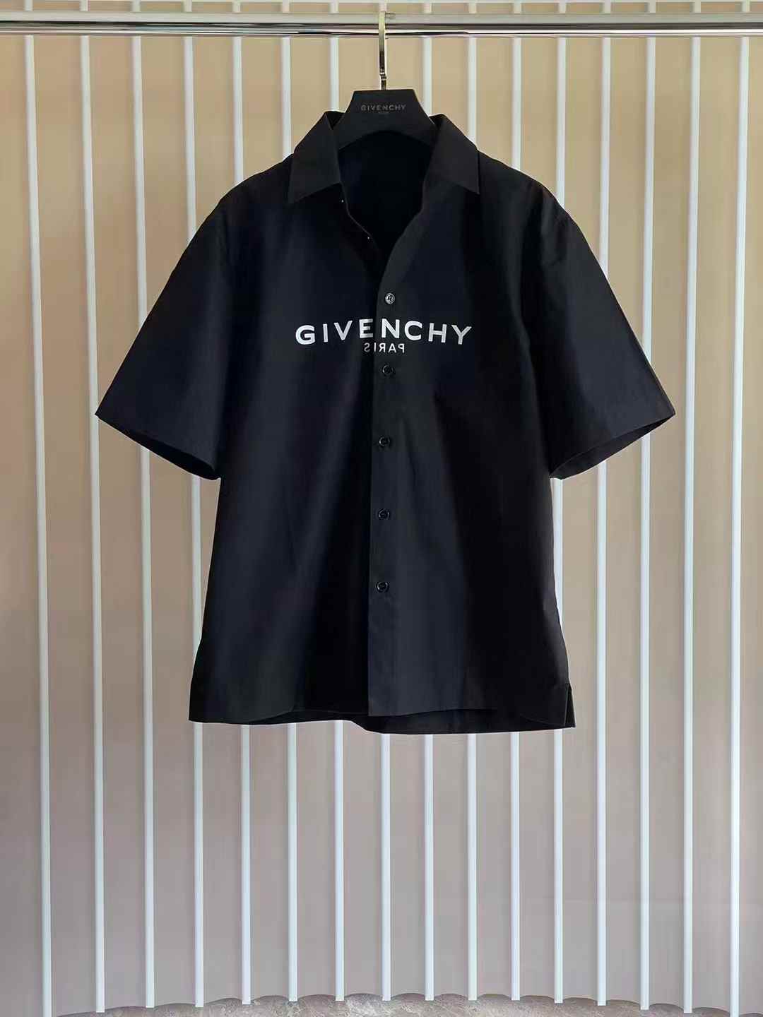 Givenchy Archetype Hawaiian shirt in cotton with a white logo print Black