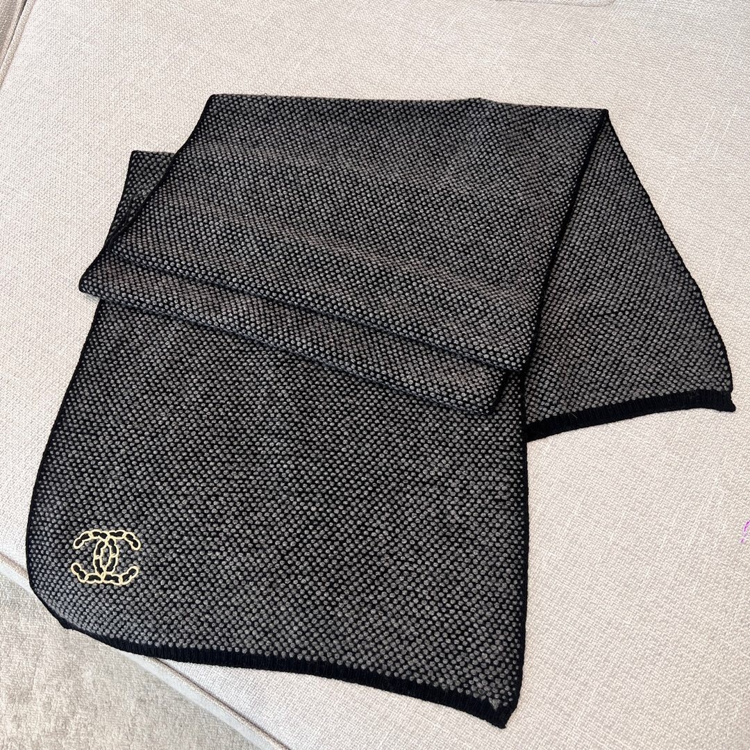 Chanel cashmere and wool scarf black