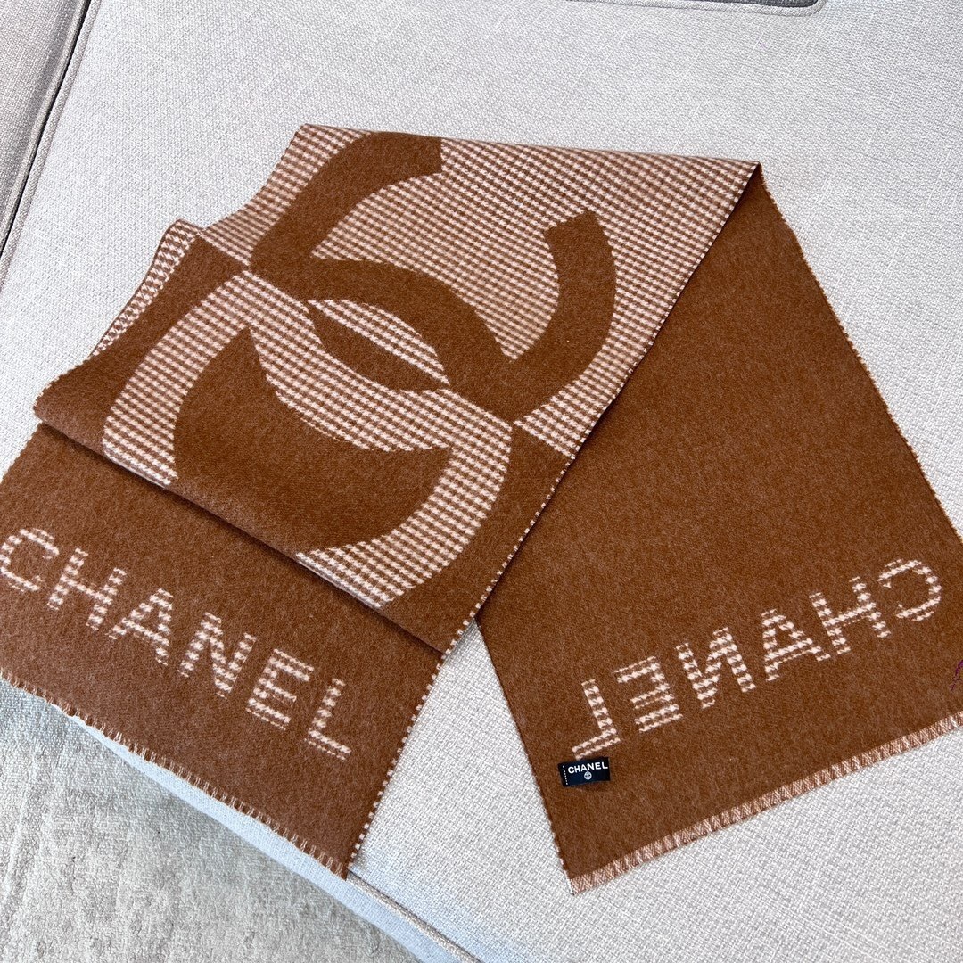 Chanel brown wool scarf with the logo monogram