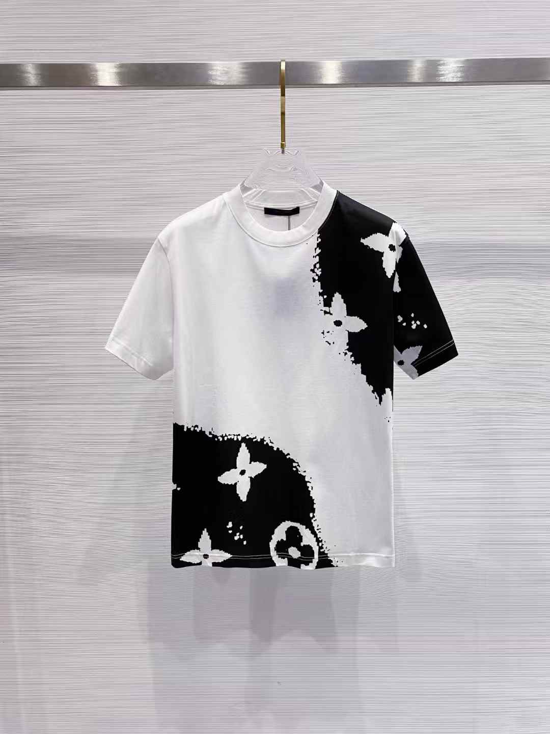 LV Ink Splash Monogram Flower T-shirt in black and white