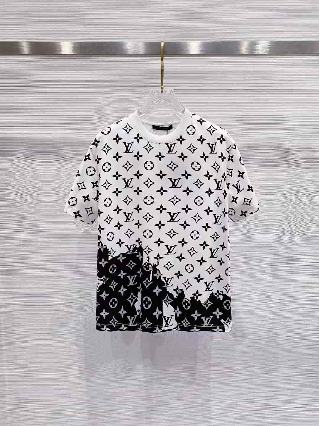 LV T-Shirt cotton jersey "LV" monogram and four-pointed star motifs across the entire fabric lack-and-white color scheme with a "dripping" effect