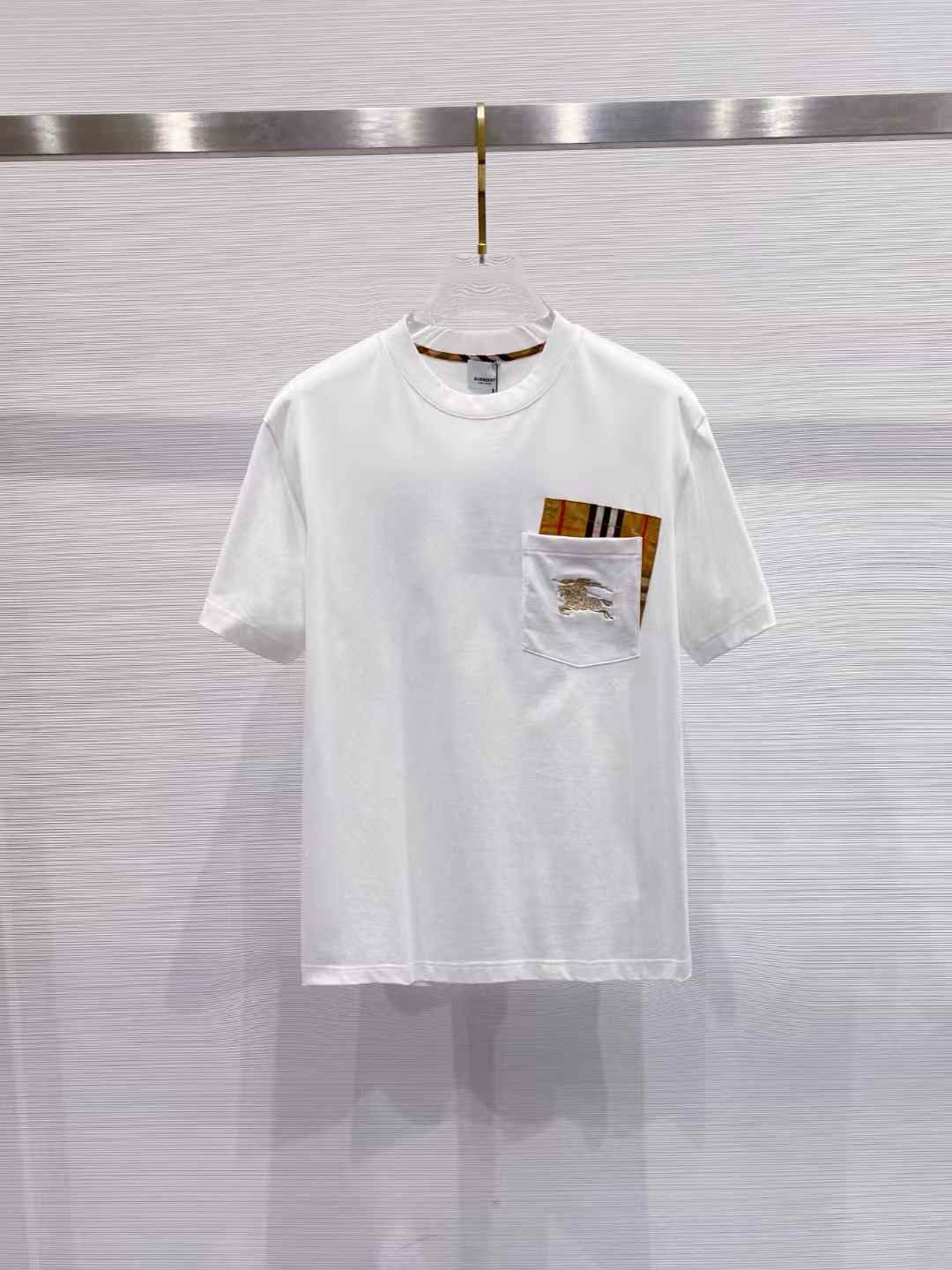 Burberry white cotton t-shirt with a check trim pocket