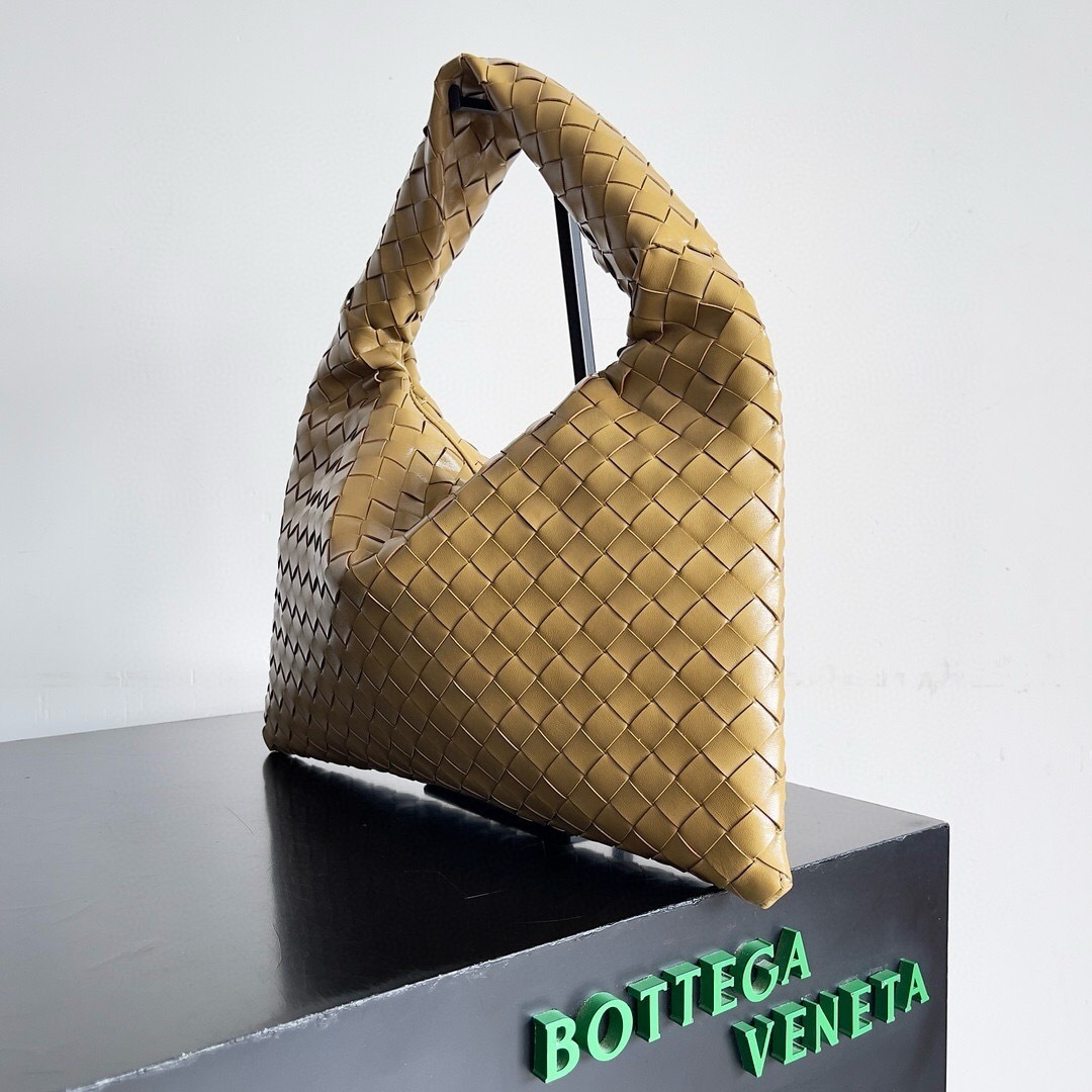 Bottega Veneta Hop shoulder bag in intrecciato woven leather