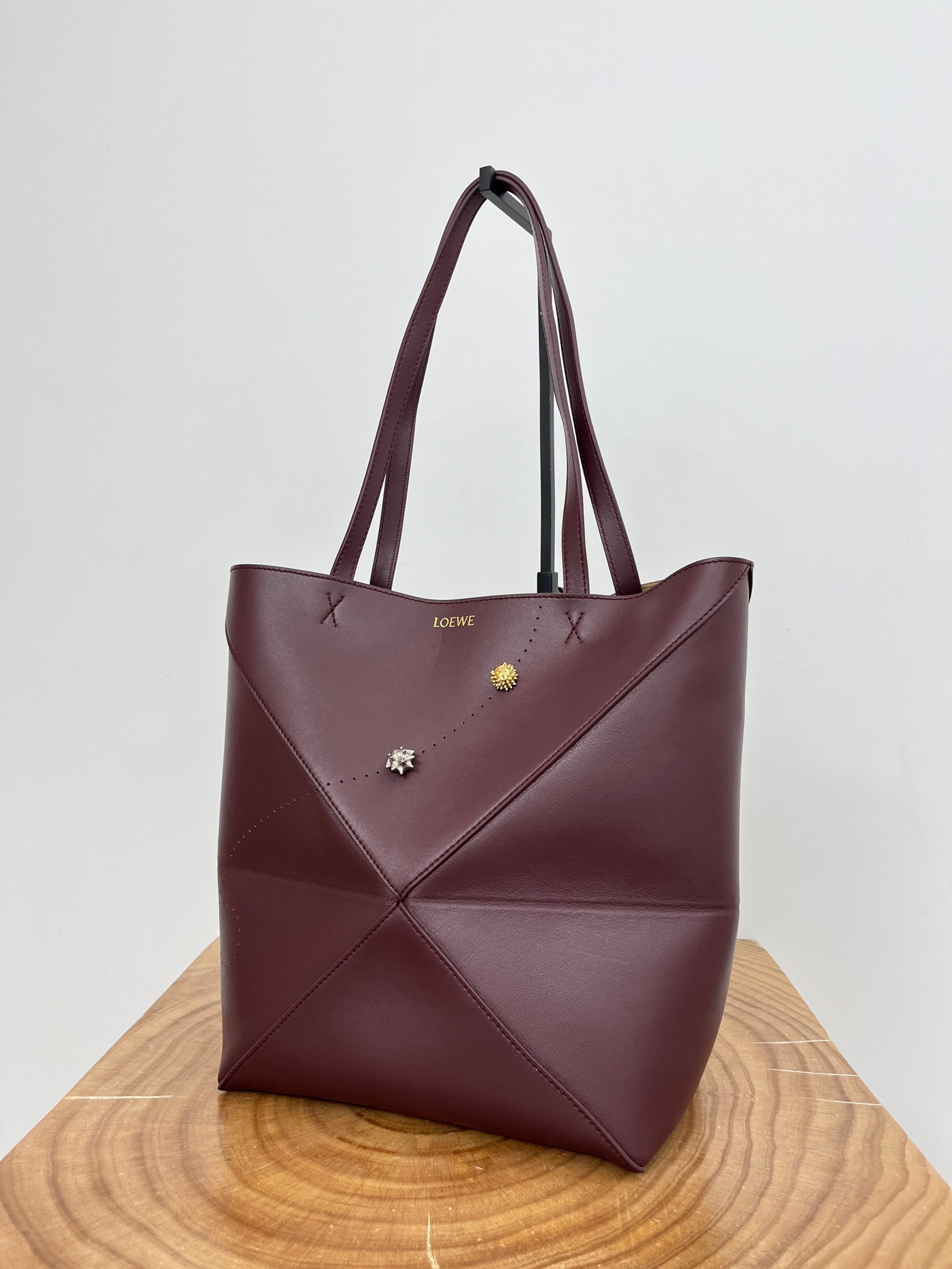 Loewe Puzzle Fold medium leather tote bag in burgundy
