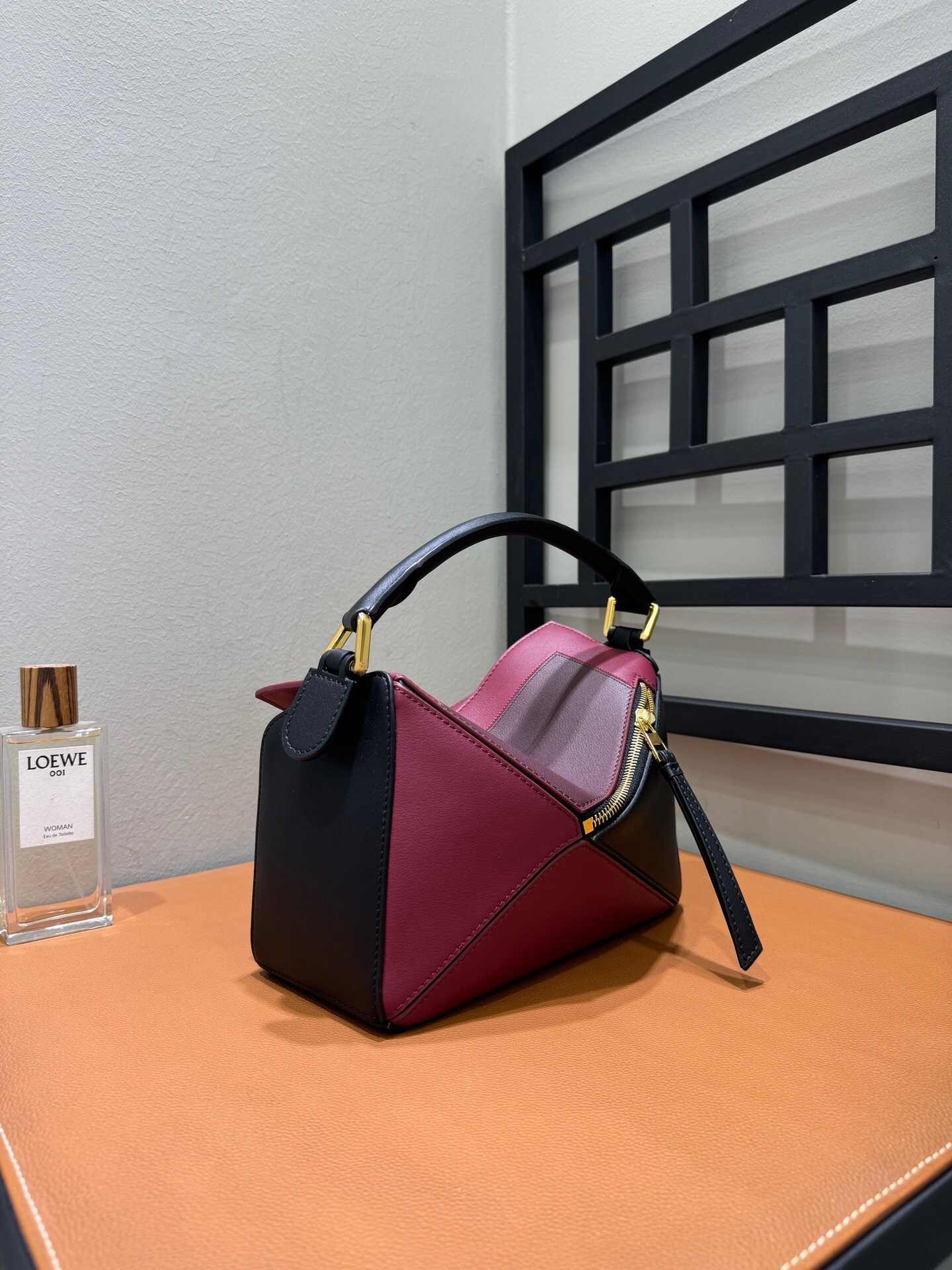 Loewe Puzzle Small leather tote bag in black and burgundy