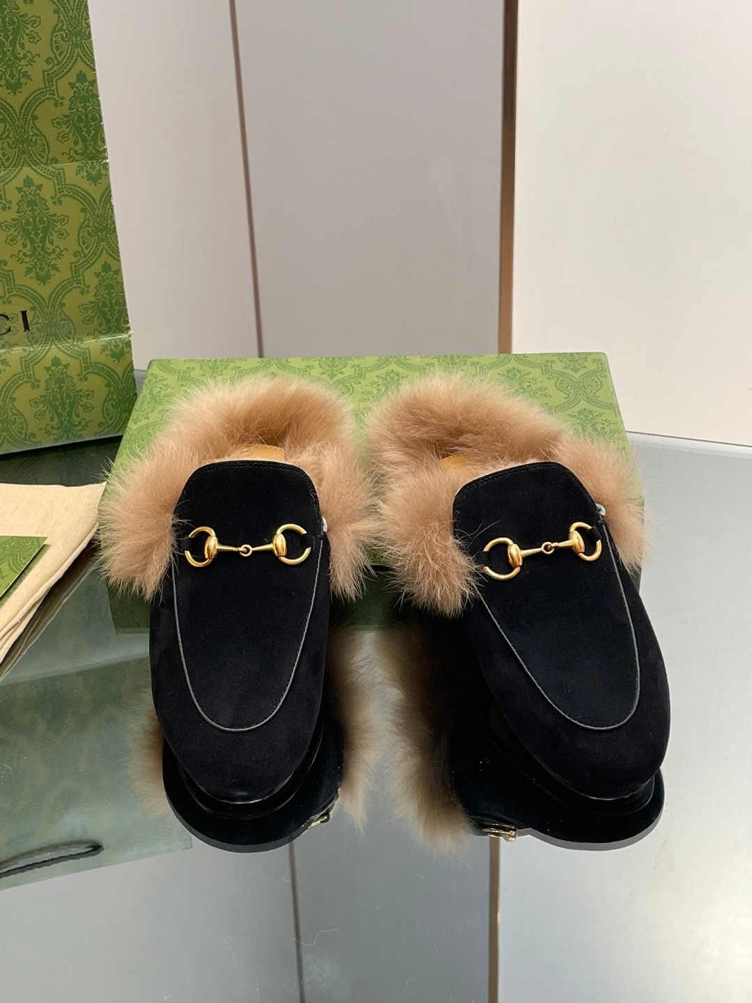 Gucci Princetown leather and genuine shearling mules black