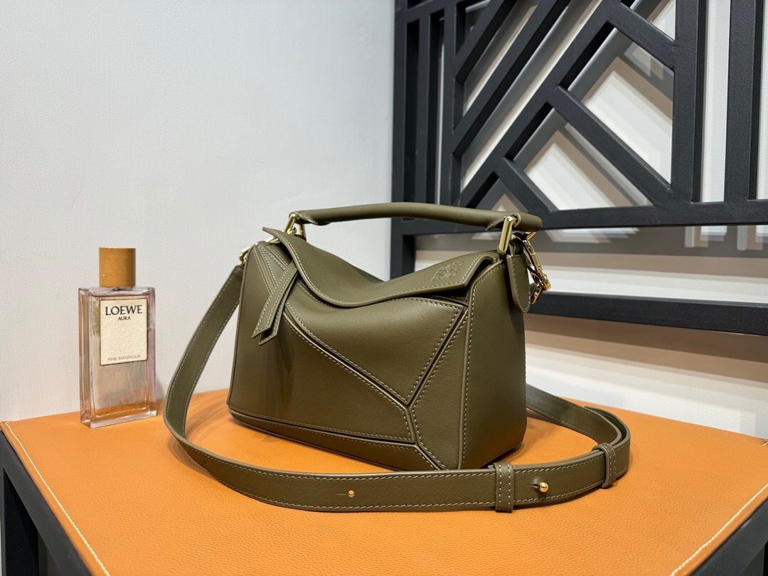 Loewe Puzzle Edge Small leather tote bag in green