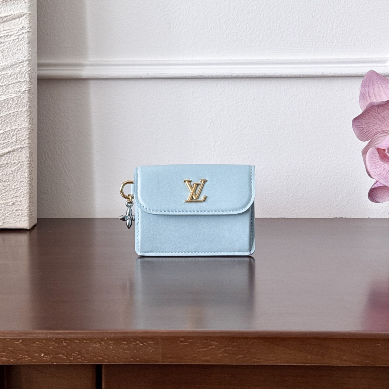 LV Tiny Recto Verso Card Holder LV Bloom in Azure calfskin