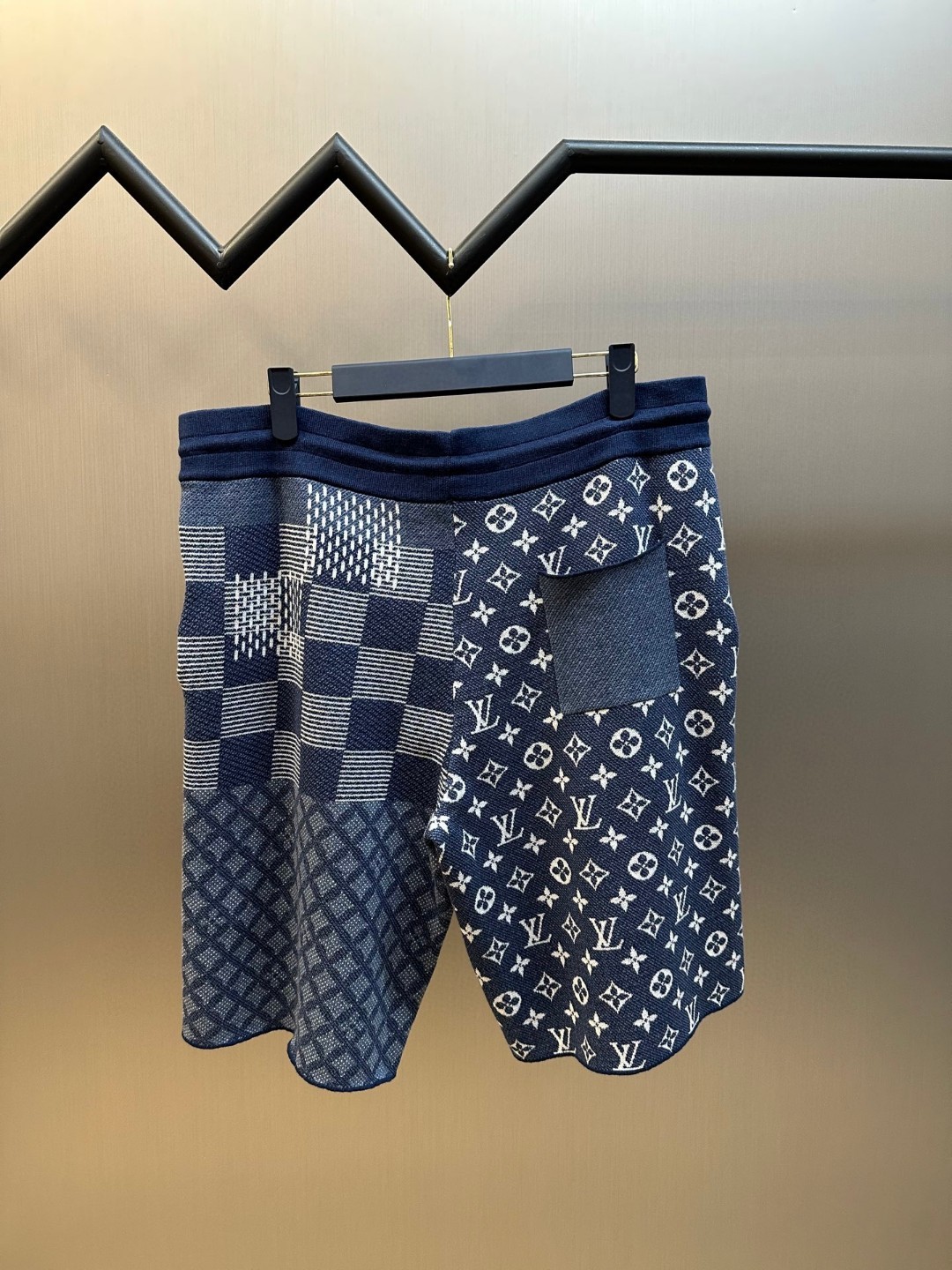 LV 1AIMC8 Knitted Shorts