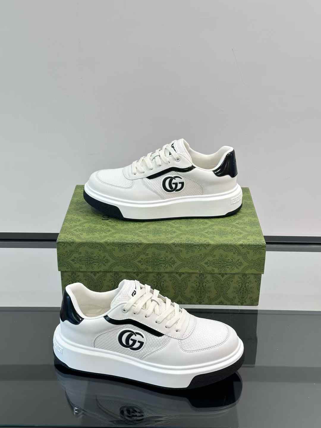 Gucci white low-top sneaker with a black interlocking G logo