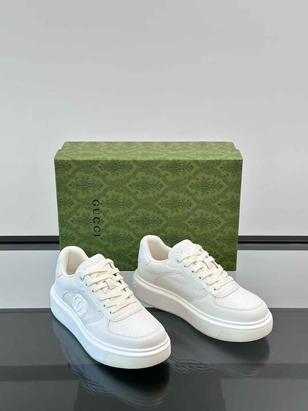 Gucci GG Embossed Leather Low Top sneakers in white