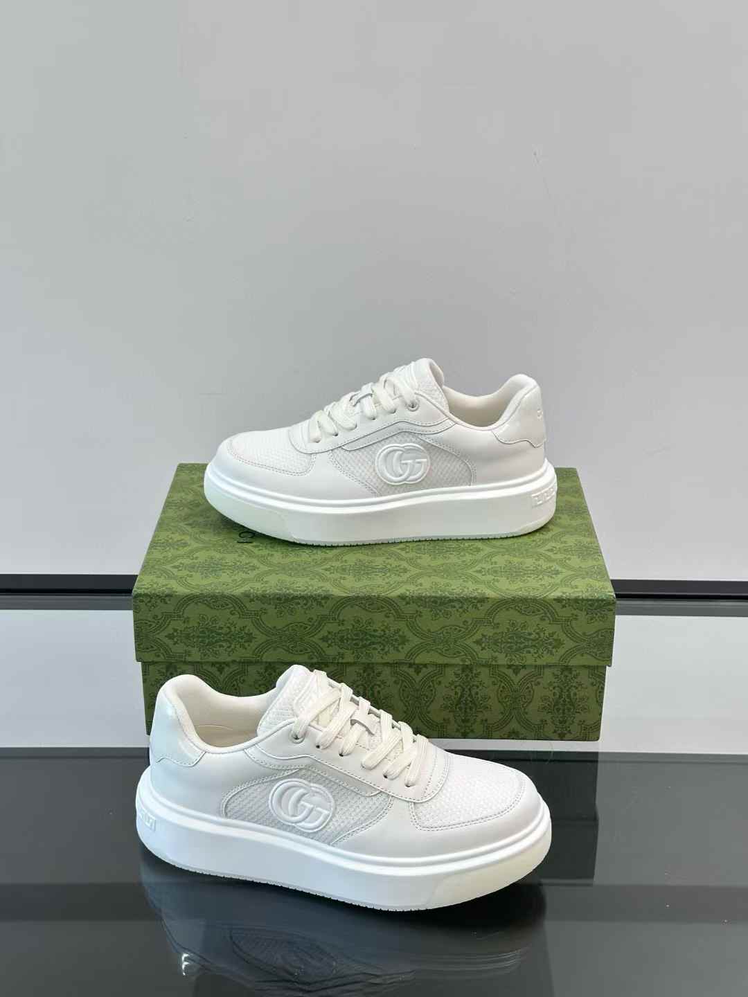Gucci GG Embossed Leather Low Top sneakers in white